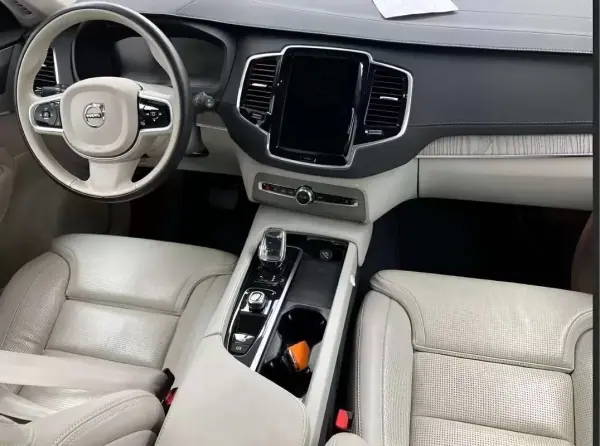 Volvo XC 90 2022 - 52990 EUR, 91200 km - AUTO.MOTO.pt - 91200km - foto 8 de 23