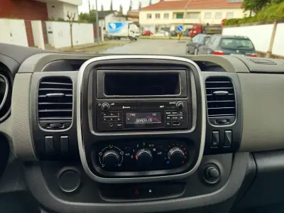 Renault Trafic 2018 - 16490 EUR, 152226 km - AUTO.MOTO.pt - 152226km - foto 16 de 17