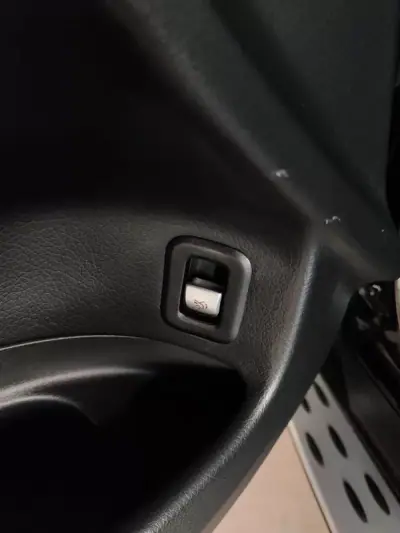 Mercedes-Benz GLC 300 2022 - 41500 EUR, 64500 km - AUTO.MOTO.pt - 64500km - foto 23 de 40