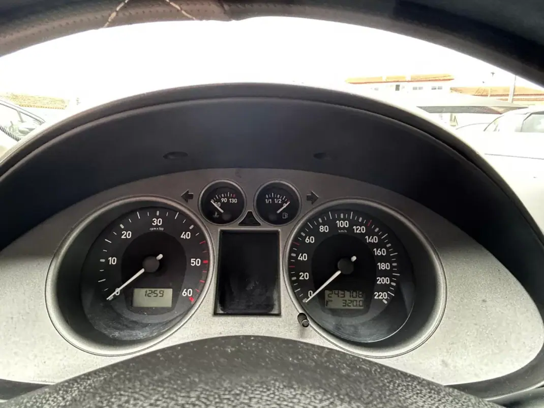 SEAT Cordoba 2007 - 5250 EUR, 243708 km - AUTO.MOTO.pt - 243708km - foto 10 de 19