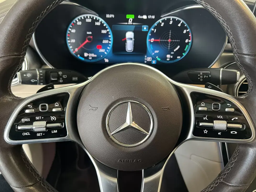Mercedes-Benz GLC 300 2021 - 39900 EUR, 116839 km - AUTO.MOTO.pt - 116839km - foto 8 de 22