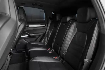 Porsche Cayenne 2020 - 115000 EUR, 74966 km - AUTO.MOTO.pt - 74966km - foto 23 de 26