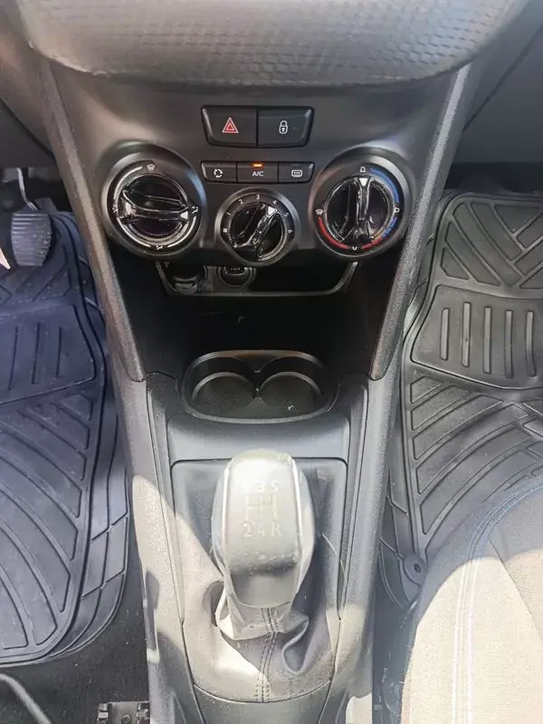 Peugeot 208 2019 - 11900 EUR, 104199 km - AUTO.MOTO.pt - 104199km - foto 11 de 26