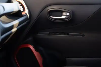 Jeep Renegade 2020 - 27500 EUR, 24000 km - AUTO.MOTO.pt - 24000km - foto 25 de 42