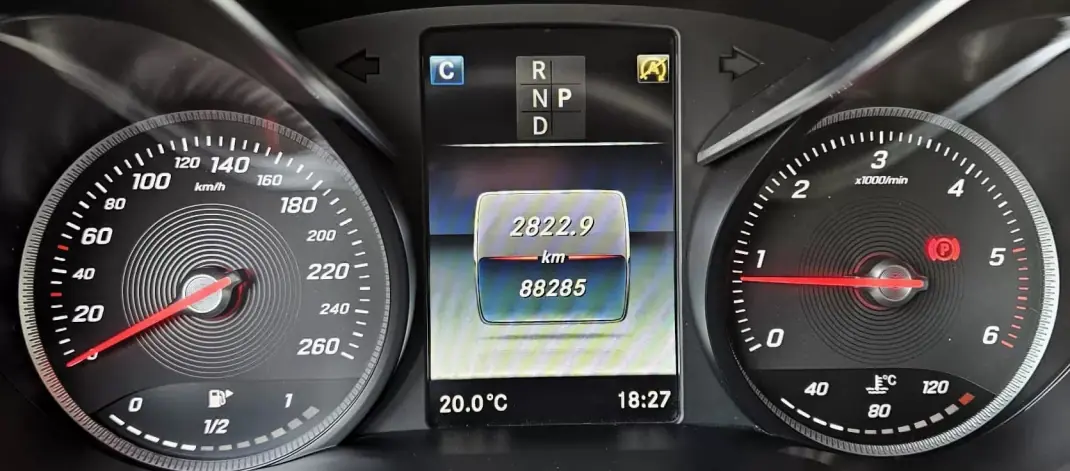 Mercedes-Benz GLC 220 2018 - 44500 EUR, 88000 km - AUTO.MOTO.pt - 88000km - foto 12 de 30