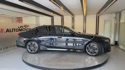 BMW 530e 2024 - 58900 EUR, 81874 km - AUTO.MOTO.pt - 81874km - foto 9 de 60