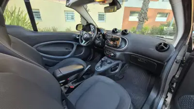 Smart Fortwo Cabrio 2017 - 12480 EUR, 84000 km - AUTO.MOTO.pt - 84000km - foto 2 de 17