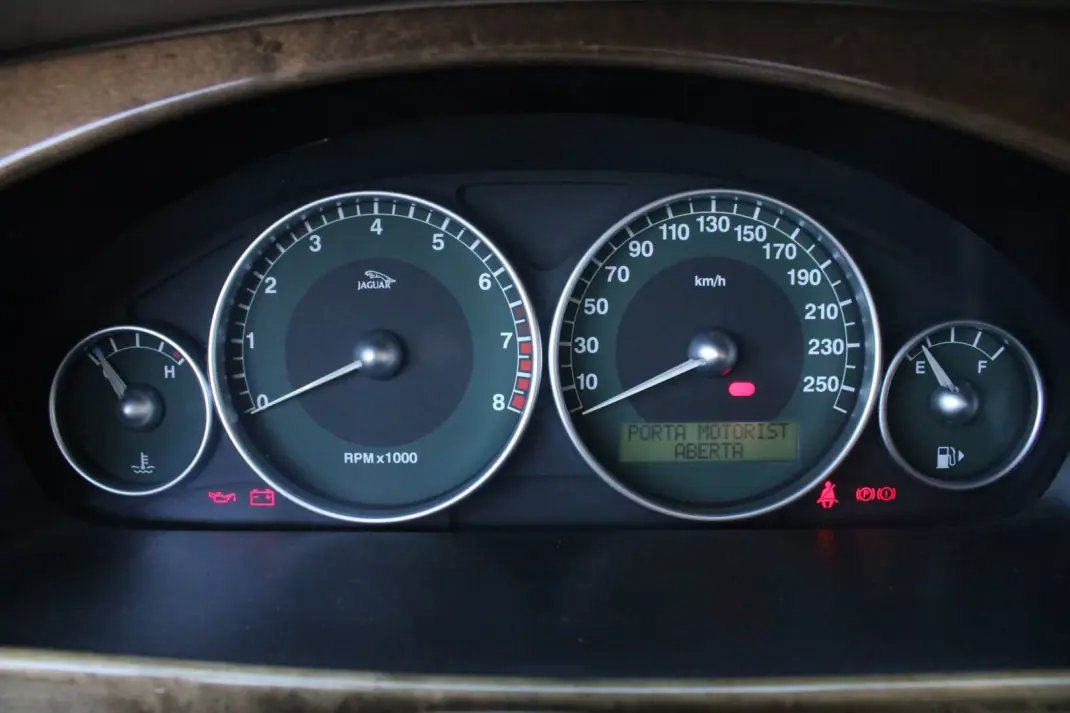 Jaguar X-Type 2003 - 9990 EUR, 128000 km - AUTO.MOTO.pt - 128000km - foto 13 de 31