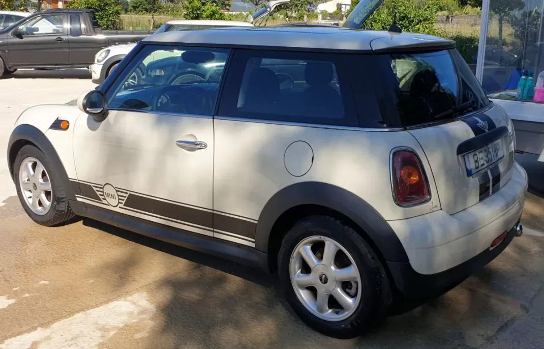 MINI One 2010 - 6990 EUR, 299000 km - AUTO.MOTO.pt - 299000km - foto 7 de 35