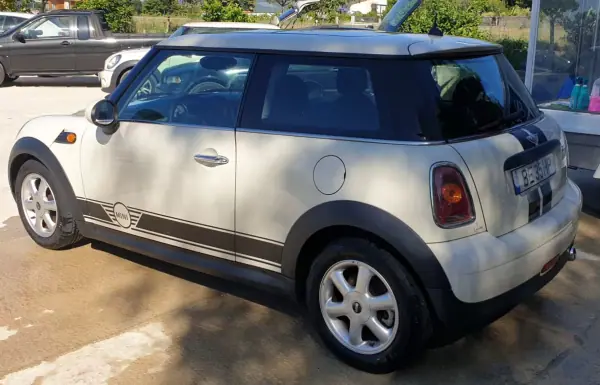 MINI One 2010 - 6990 EUR, 299000 km - AUTO.MOTO.pt - 299000km - foto 7 de 35