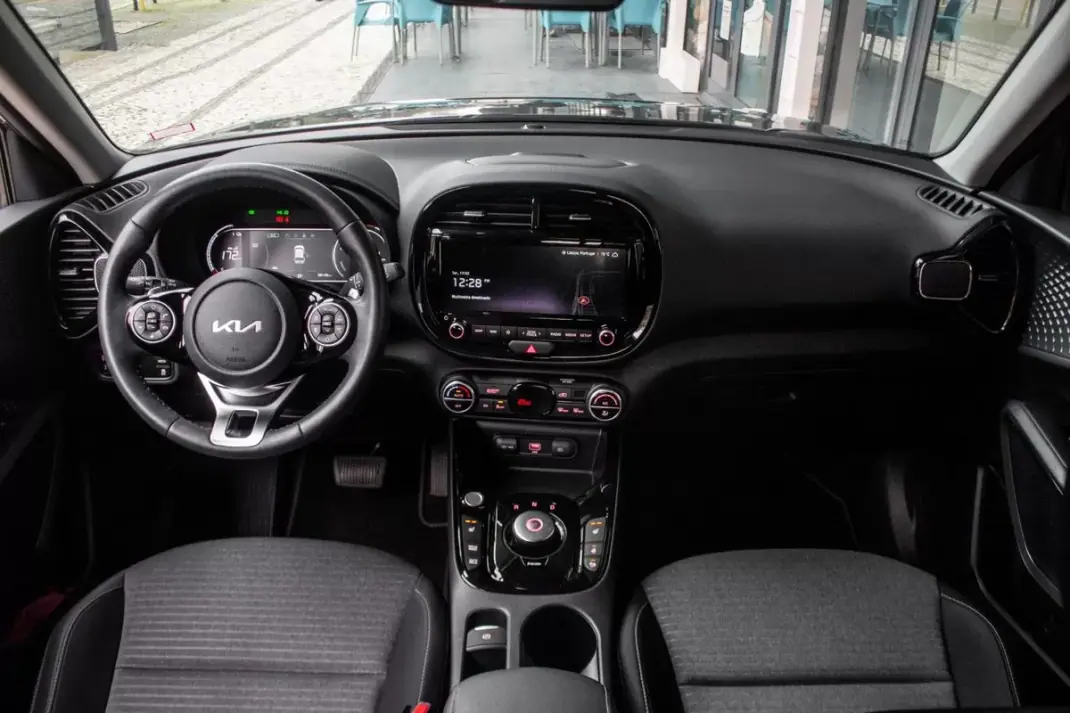 Kia e-Soul 2022 - 18900 EUR, 38143 km - AUTO.MOTO.pt - 38143km - foto 41 de 46