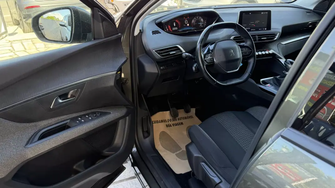 Peugeot 3008 2019 - 17980 EUR, 80200 km - AUTO.MOTO.pt - 80200km - foto 8 de 25