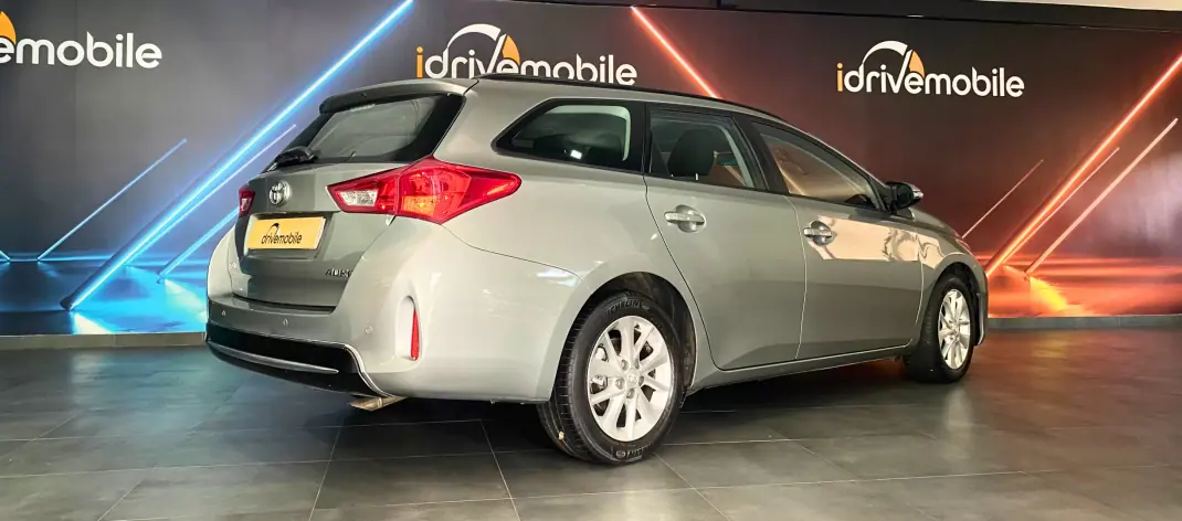 Toyota Auris Touring Sports 2015 - 11500 EUR, 139900 km - 139900km - foto 6 de 17