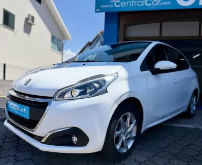 Peugeot 208 2016 - 8950 EUR, 83000 km - AUTO.MOTO.pt - 83000km - foto 5 de 25