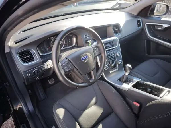 Volvo V60 2014 - 12900 EUR, 172000 km - AUTO.MOTO.pt - 172000km - foto 10 de 24