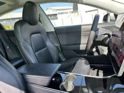 Tesla Model 3 2019 - 21900 EUR, 86000 km - AUTO.MOTO.pt - 86000km - foto 51 de 64