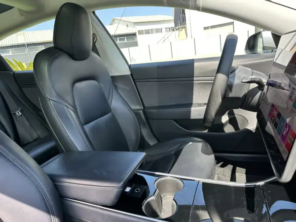 Tesla Model 3 2019 - 21900 EUR, 86000 km - AUTO.MOTO.pt - 86000km - foto 51 de 64
