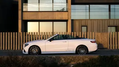 Mercedes-Benz E 220 2018 - 49000 EUR, 103000 km - AUTO.MOTO.pt - 103000km - foto 3 de 21