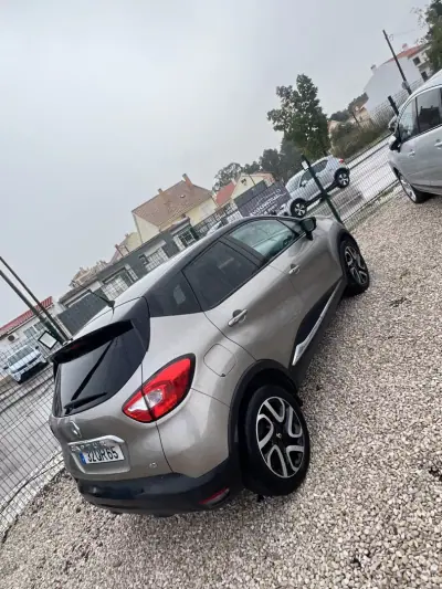 Renault Captur 2015 - 10999 EUR, 270000 km - AUTO.MOTO.pt - 270000km - foto 3 de 3