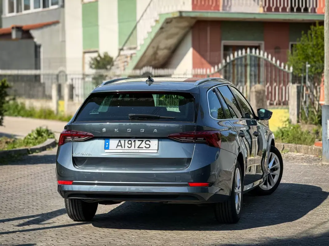 Skoda Octavia Break 2021 - 16990 EUR, 170000 km - AUTO.MOTO.pt - 170000km - foto 2 de 12