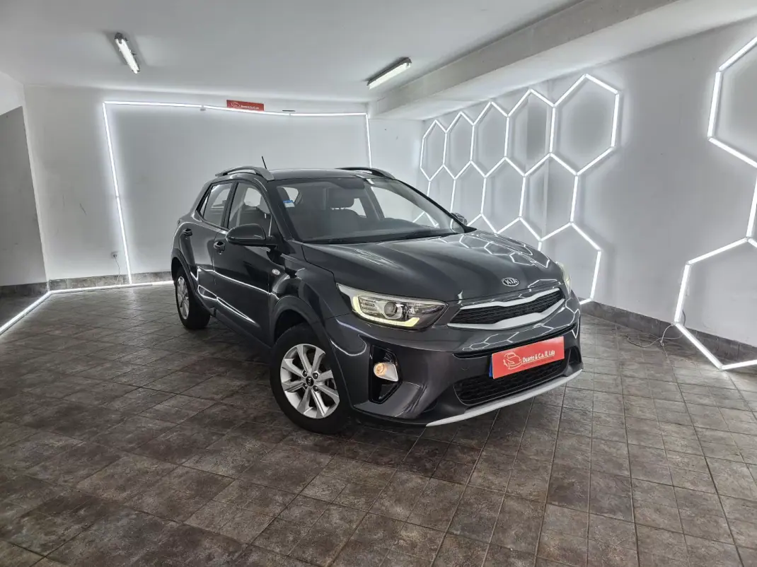Kia Stonic 2019 - 12500 EUR, 117953 km - AUTO.MOTO.pt - 117953km - foto 1 de 23