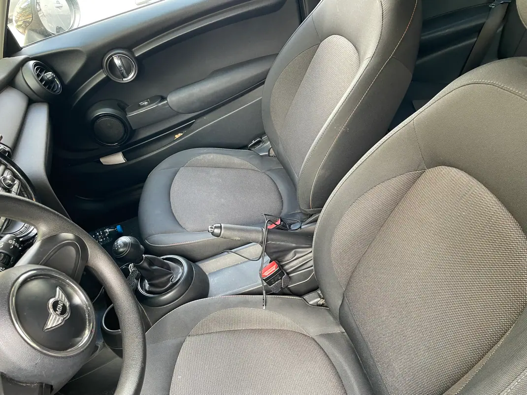 MINI One 2017 - 10500 EUR, 171000 km - AUTO.MOTO.pt - 171000km - foto 10 de 11