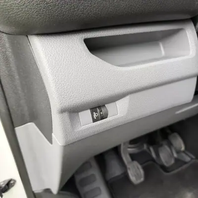 Peugeot Expert 2016 - 12990 EUR, 180000 km - AUTO.MOTO.pt - 180000km - foto 15 de 27