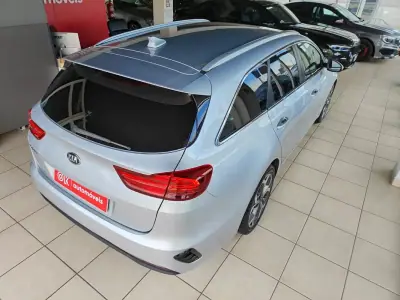 Kia Ceed SW 2019 - 18250 EUR, 70500 km - AUTO.MOTO.pt - 70500km - foto 12 de 35