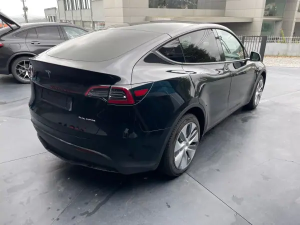 Tesla Model Y 2022 - 39900 EUR, 39000 km - 39000km - foto 5 de 11