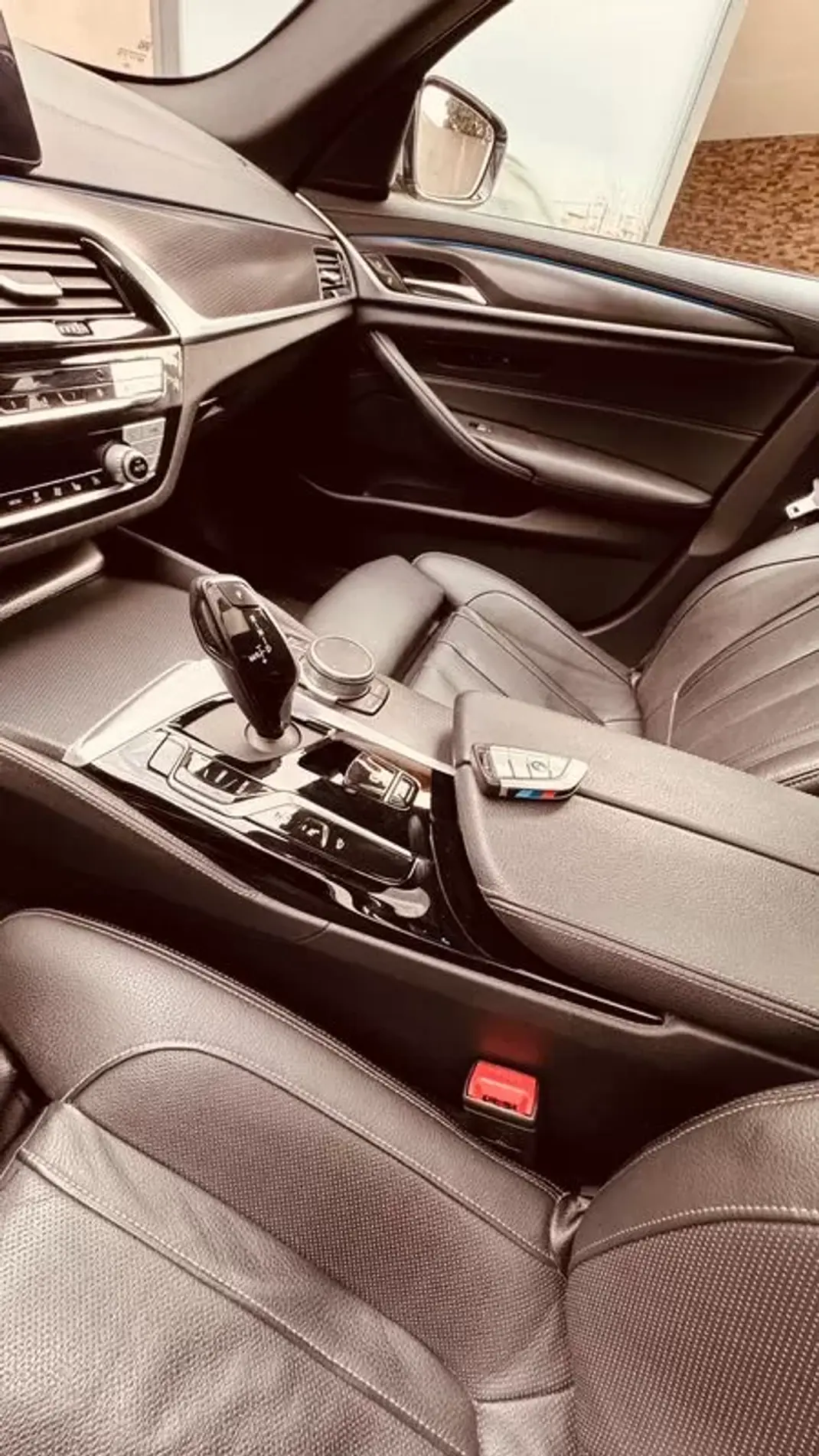 BMW 530e 2021 - 38750 EUR, 118296 km - AUTO.MOTO.pt - 118296km - foto 24 de 31