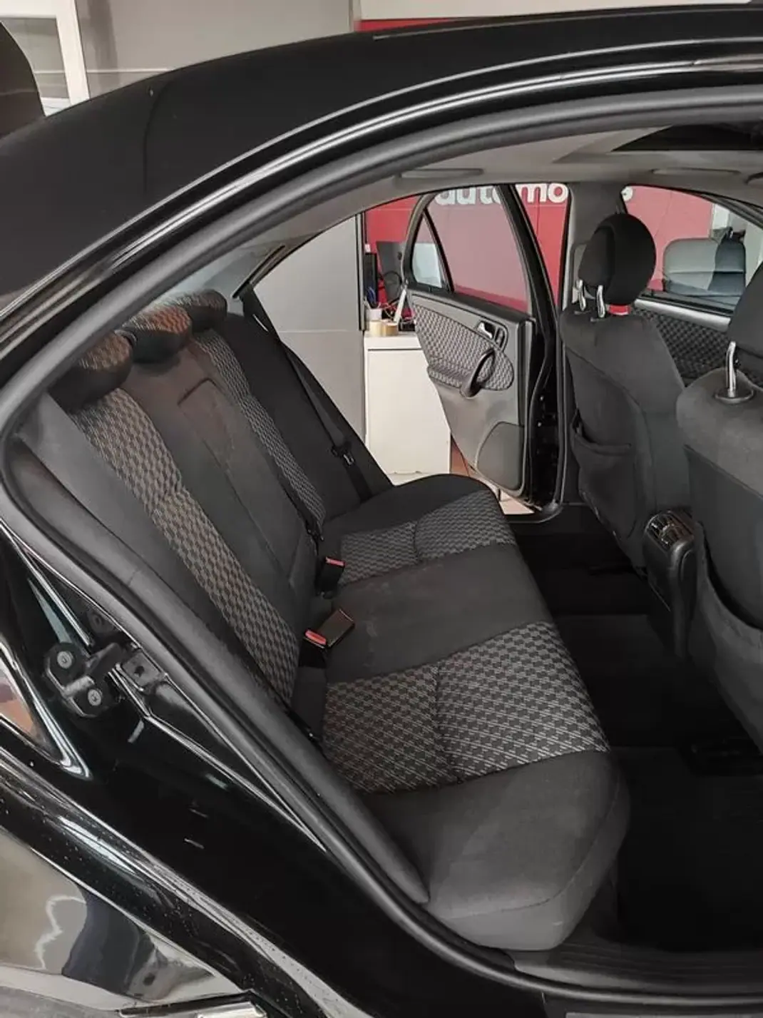 Mercedes-Benz C 220 2000 - 5750 EUR, 372700 km - AUTO.MOTO.pt - 372700km - foto 24 de 60