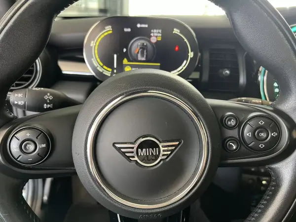 MINI Electric 2020 - 18900 EUR, 56462 km - AUTO.MOTO.pt - 56462km - foto 18 de 24