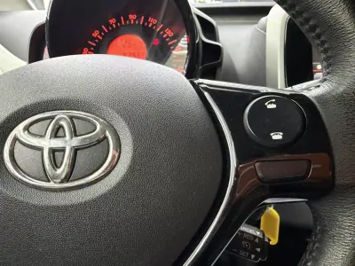 Toyota Aygo 2018 - 10450 EUR, 62569 km - AUTO.MOTO.pt - 62569km - foto 23 de 35