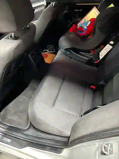 BMW 320 2011 - 7750 EUR, 263000 km - AUTO.MOTO.pt - 263000km - foto 15 de 15