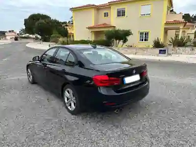BMW 330 2015 - 17000 EUR, 185000 km - AUTO.MOTO.pt - 185000km - foto 3 de 13