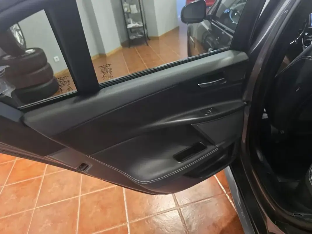 Jaguar XE 2017 - 16980 EUR, 185325 km - 185325km - foto 34 de 36