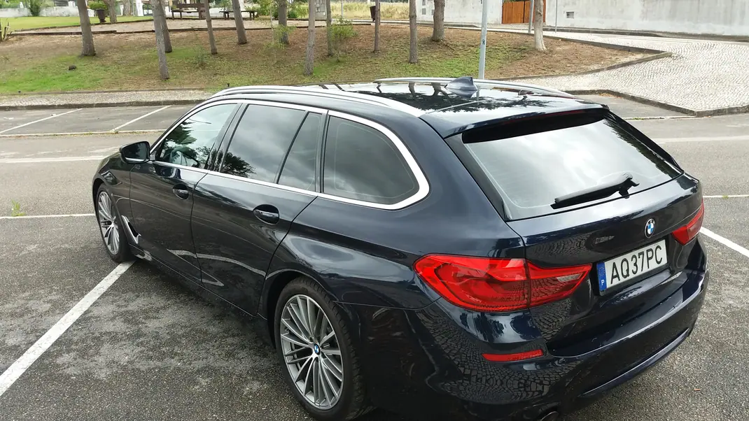BMW 520 2017 - 28000 EUR, 95000 km - AUTO.MOTO.pt - 95000km - foto 2 de 15