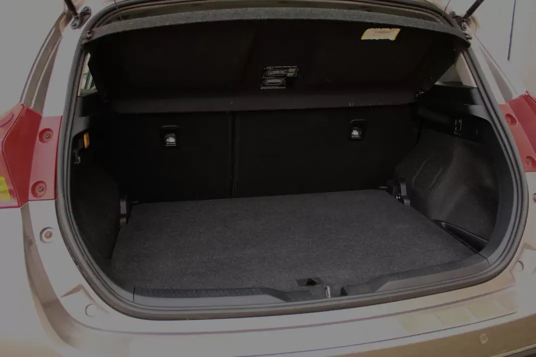 Toyota Auris 2012 - 11500 EUR, 179433 km - AUTO.MOTO.pt - 179433km - foto 28 de 34