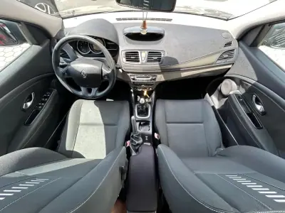 Renault Mégane 2013 - 6990 EUR, 253321 km - AUTO.MOTO.pt - 253321km - foto 12 de 17
