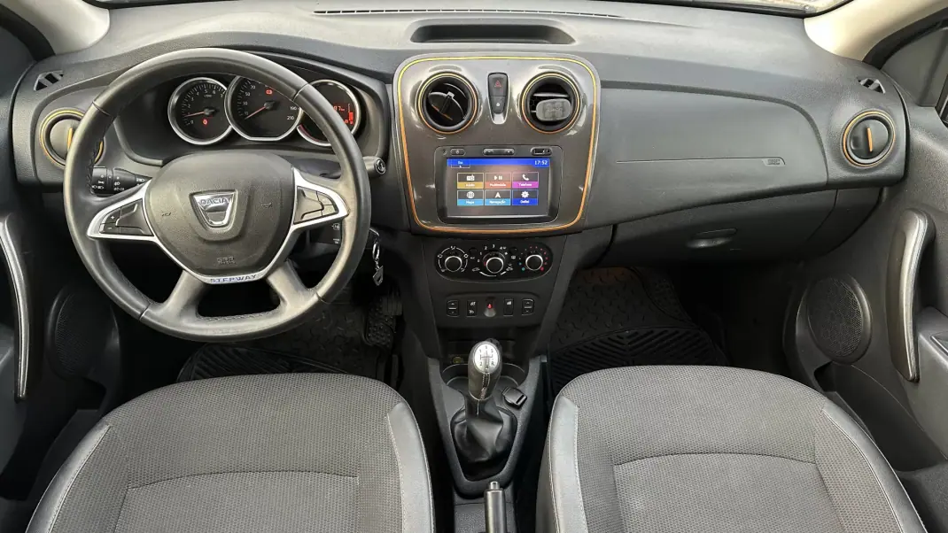 Dacia Sandero 2017 - 9750 EUR, 76000 km - AUTO.MOTO.pt - 76000km - foto 10 de 12