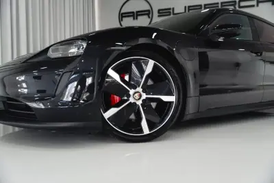 Porsche Taycan Sport Turismo 2023 — foto 5 de 59