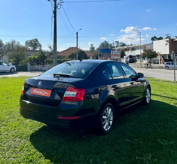 Skoda Octavia 2016 - 10500 EUR, 200000 km - AUTO.MOTO.pt - 200000km - foto 4 de 10