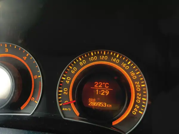 Toyota Auris 2007 - 5990 EUR, 286953 km - AUTO.MOTO.pt - 286953km - foto 5 de 12