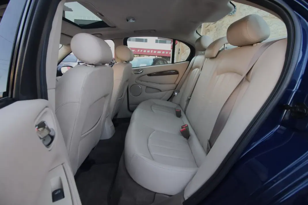 Jaguar X-Type 2003 - 9990 EUR, 128000 km - AUTO.MOTO.pt - 128000km - foto 23 de 31
