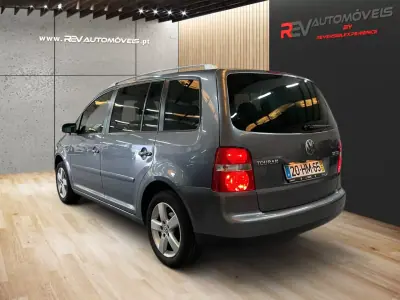 Volkswagen Touran 2009 - 11950 EUR, 151968 km - AUTO.MOTO.pt - 151968km - foto 4 de 19