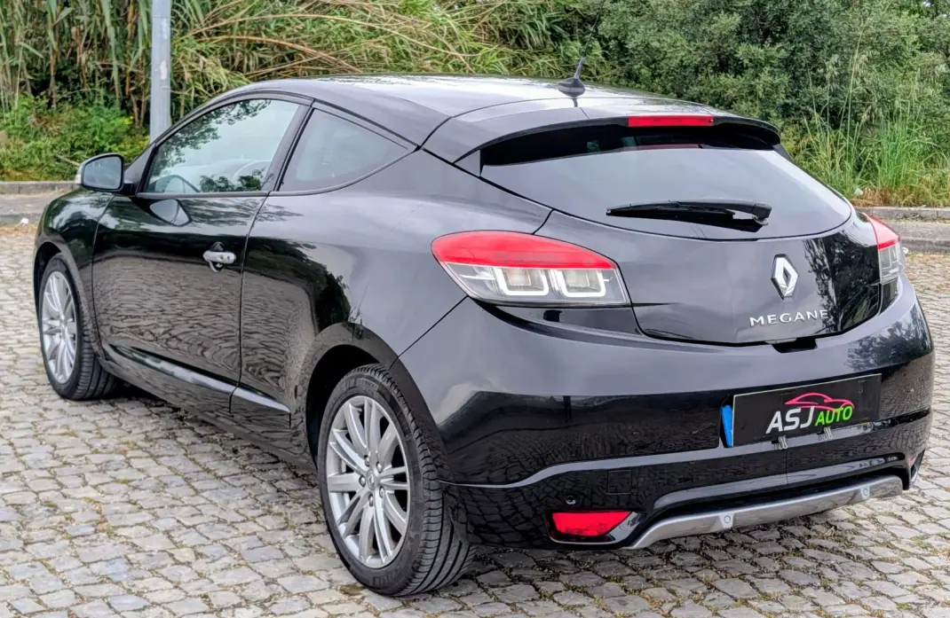 Renault Mégane Coupe 2014 - 8000 EUR, 276629 km - AUTO.MOTO.pt - 276629km - foto 9 de 22