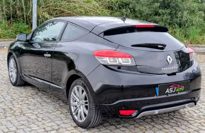 Renault Mégane Coupe 2014 - 8000 EUR, 276629 km - AUTO.MOTO.pt - 276629km - foto 9 de 22