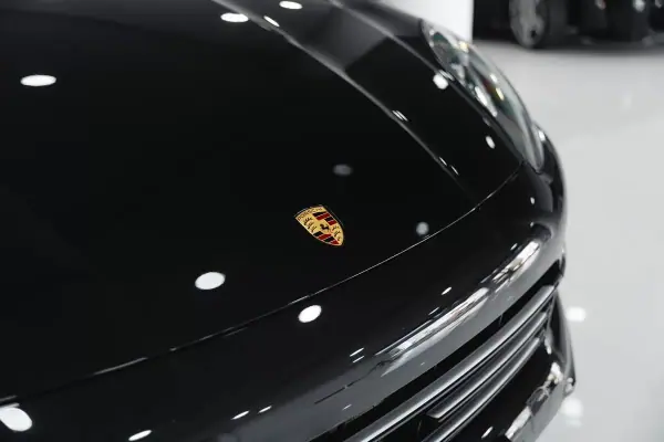 Porsche Cayenne E Hybrid Tiptronic S Platinum Edition 2018 Híbrido Plug-In — 120 059 km · Ilha de Porto Santo Porsche Cayenne E Hybrid Tiptronic S Platinum Edition 2018 Híbrido Plug-In