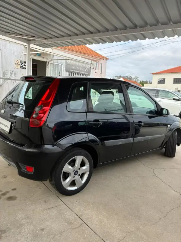 Ford Fiesta 2008 - 3250 EUR, 224000 km - AUTO.MOTO.pt - 224000km - foto 6 de 21