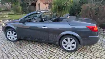 Renault Mégane Cabrio 2008 - 4800 EUR, 310000 km - AUTO.MOTO.pt - 310000km - foto 3 de 5